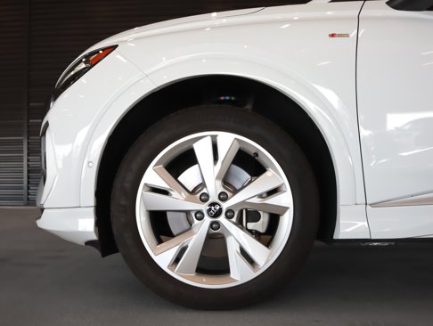 Certified 2023 Audi Q4 e-tron Premium Plus image 5