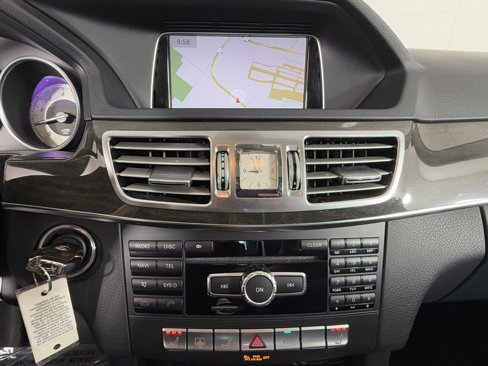 Used 2014 Mercedes-Benz E 350 4MATIC Sedan image 19