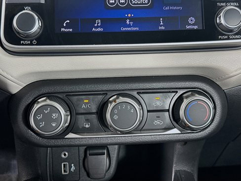 Used 2022 Nissan Versa SV image 23