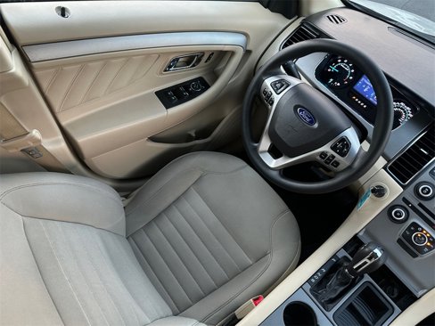 Used 2015 Ford Taurus SE image 24