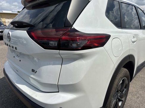 Used 2024 Nissan Rogue SV image 9