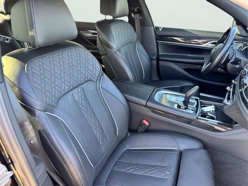 Used 2022 BMW 750i xDrive w/ Executive Package image 12