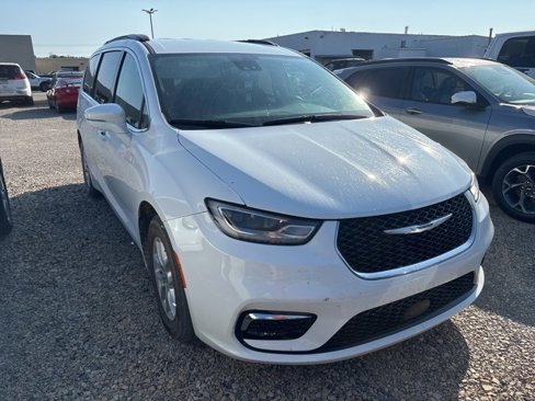 Used 2022 Chrysler Pacifica Touring-L image 4