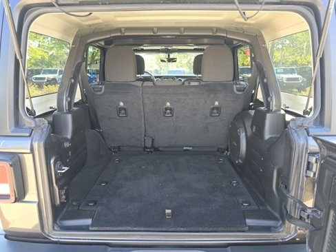 Used 2019 Jeep Wrangler Unlimited Sahara image 30