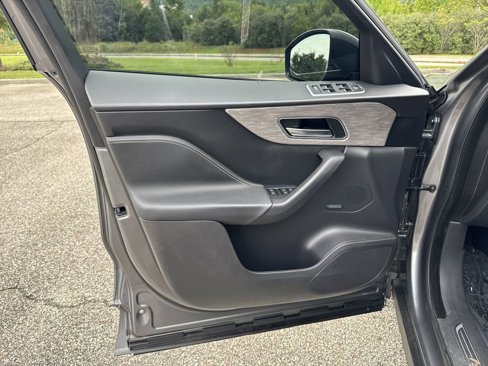 Used 2017 Jaguar F-PACE S image 15