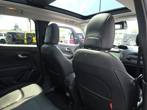 Used 2022 Jeep Renegade Trailhawk w/ Sun/Sound Group image 44