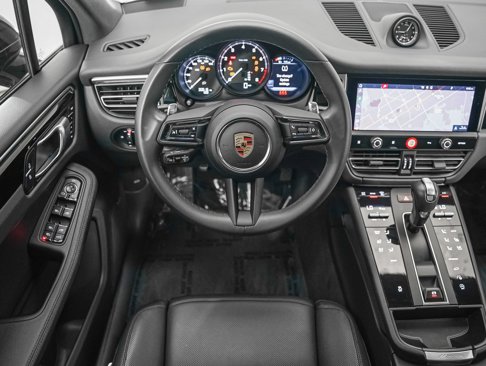 Certified 2023 Porsche Macan image 16