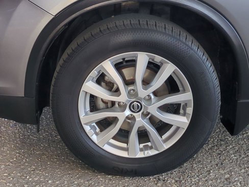 Used 2018 Nissan Rogue SV image 23