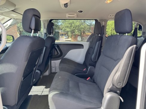 Used 2020 Dodge Grand Caravan SE w/ UConnect Hands-Free Group image 11