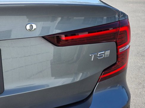 Used 2019 Volvo S60 T5 Inscription image 16
