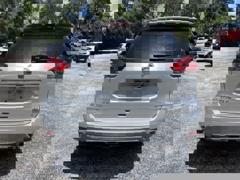 Used 2018 Nissan Rogue SV image 5