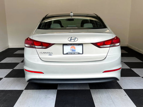 Used 2017 Hyundai Elantra SE image 5