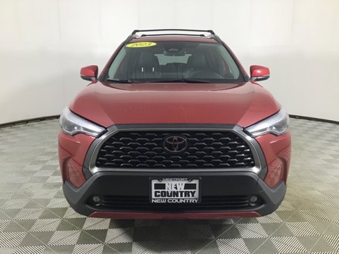 Used 2023 Toyota Corolla Cross XLE image 2