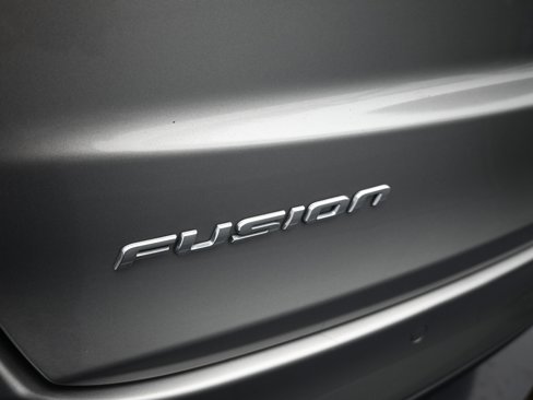 Used 2020 Ford Fusion SE image 11
