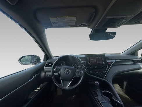 Used 2023 Toyota Camry SE image 3