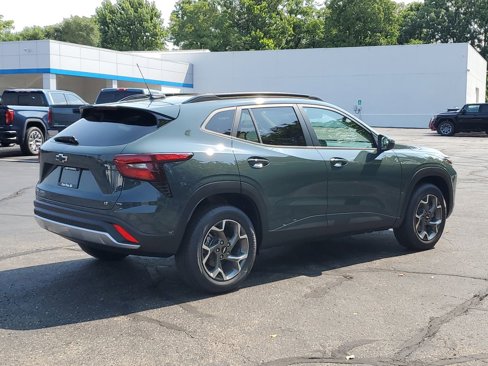 New 2025 Chevrolet Trax LT w/ LT Convenience Package image 3