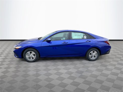 New 2025 Hyundai Elantra SE image 4