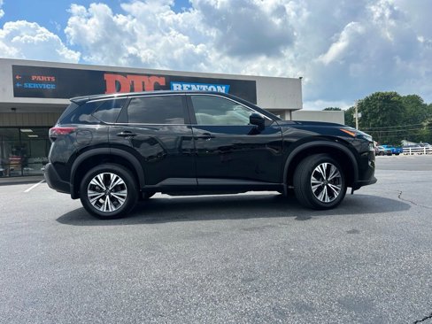 Used 2022 Nissan Rogue SV image 3