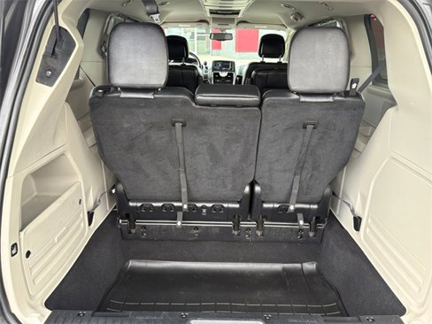 Used 2016 Chrysler Town & Country Touring-L w/ Driver Convenience Group image 30