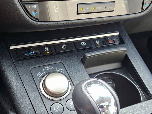 Used 2015 Lexus ES 300h image 18