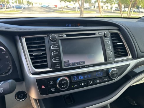 Used 2018 Toyota Highlander Limited image 14