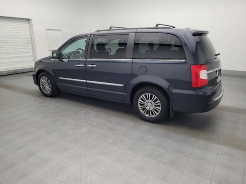 Used 2014 Chrysler Town & Country Touring-L w/ Driver Convenience Group image 3