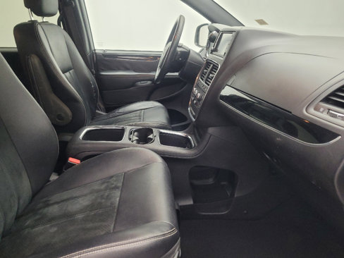 Used 2016 Dodge Grand Caravan SXT image 21