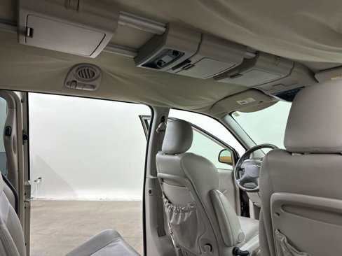 Used 2005 Chrysler Town & Country Limited image 18