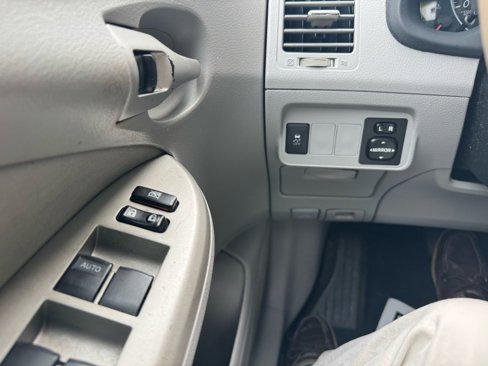 Used 2013 Toyota Corolla LE image 29