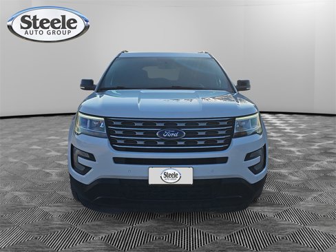 Used 2017 Ford Explorer XLT w/ Equipment Group 201A image 8