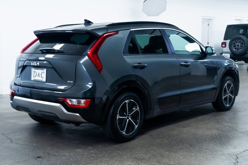 Used 2023 Kia Niro SX image 6
