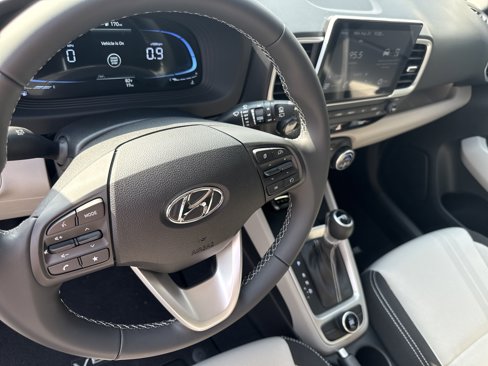 New 2025 Hyundai Venue SEL image 8