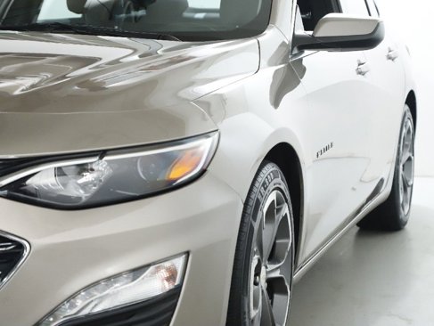 Used 2023 Chevrolet Malibu LT w/ Driver Confidence Package image 4