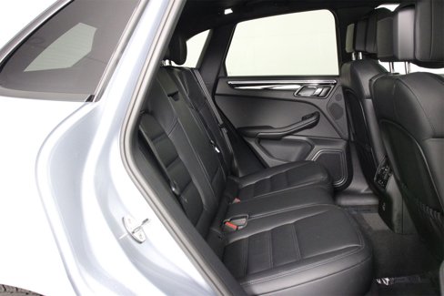 Certified 2025 Porsche Macan image 32