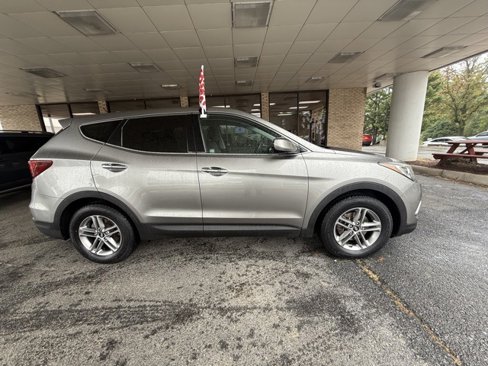 Used 2018 Hyundai Santa Fe Sport image 2