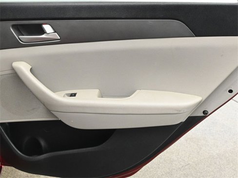 Used 2015 Hyundai Sonata SE image 16