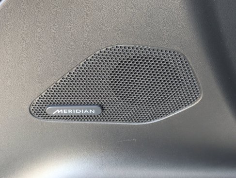 Used 2020 Jaguar F-PACE Premium image 22