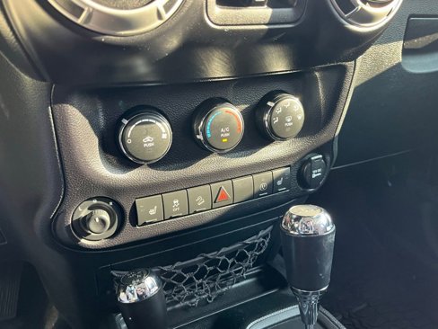 Used 2017 Jeep Wrangler Unlimited Rubicon w/ Max Tow Package image 21