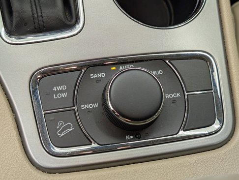 Used 2020 Jeep Grand Cherokee Limited w/ Luxury Group II image 27