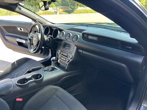Used 2018 Ford Mustang Coupe image 26