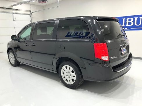Used 2018 Dodge Grand Caravan SE image 15