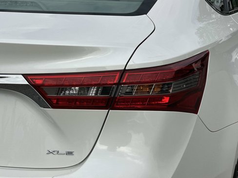 Used 2018 Toyota Avalon XLE Premium image 11