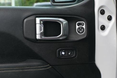 Used 2020 Jeep Gladiator Overland image 34
