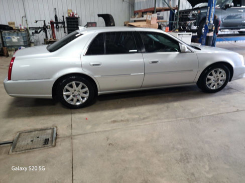 Used 2009 Cadillac DTS w/ Sun And Sound Package image 9