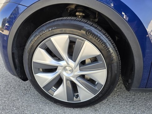 Used 2020 Tesla Model Y Long Range image 18