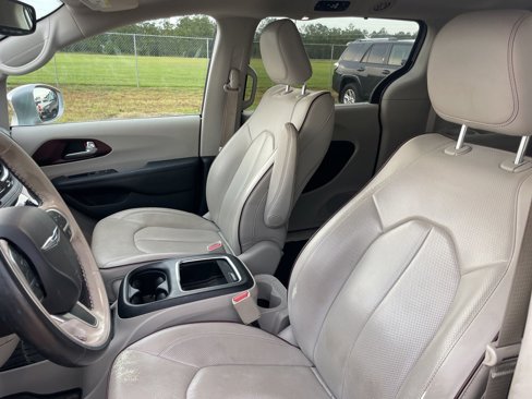 Used 2019 Chrysler Pacifica Limited w/ Advanced Safetytec Group image 8