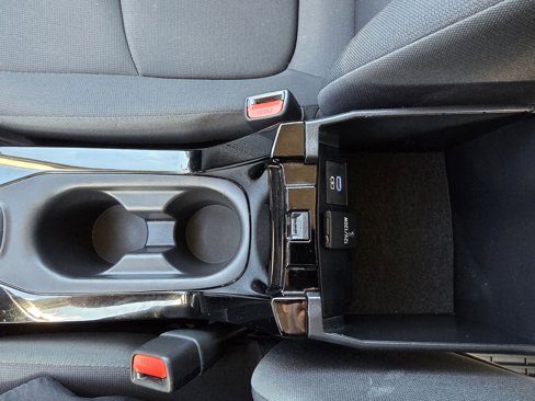 Used 2022 Toyota Corolla LE image 25