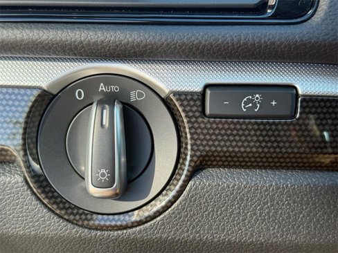 Used 2018 Volkswagen Passat 3.6 image 20