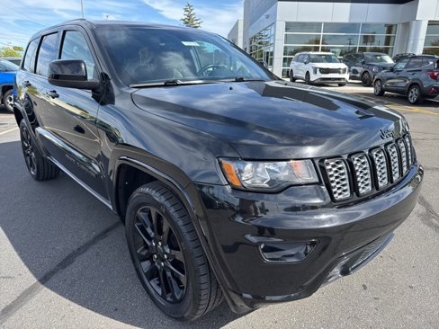 Used 2020 Jeep Grand Cherokee Altitude image 1