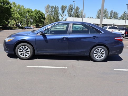 Used 2017 Toyota Camry LE image 3